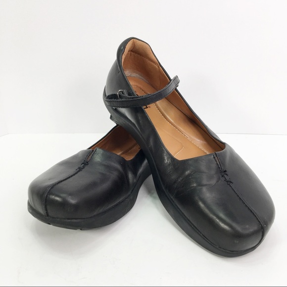Earth Shoes - Earth Shoe 9.5 Solar black leather Velcro strap